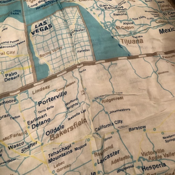 💥SOLD💥RARE Kate Spade Off The Map Scarf EUC - Picture 3 of 7